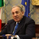 Circolazione stradale in località Varcaturo, nel Comune di Giugliano in Campania