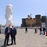 Da oggi  a Napoli, in piazza Municipio, l’opera monumentale “Silent Hortense” dell’artista Jaume Plensa